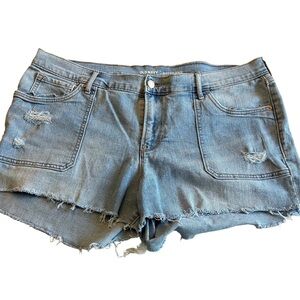Old Navy Women’s Boyfriend  Distressed  Light Blue Jean Shorts. Size 16